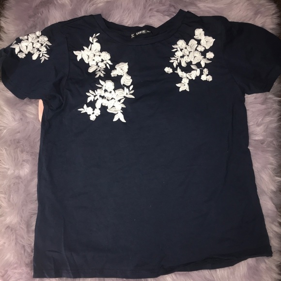 Tops - Embroidery flower shirt